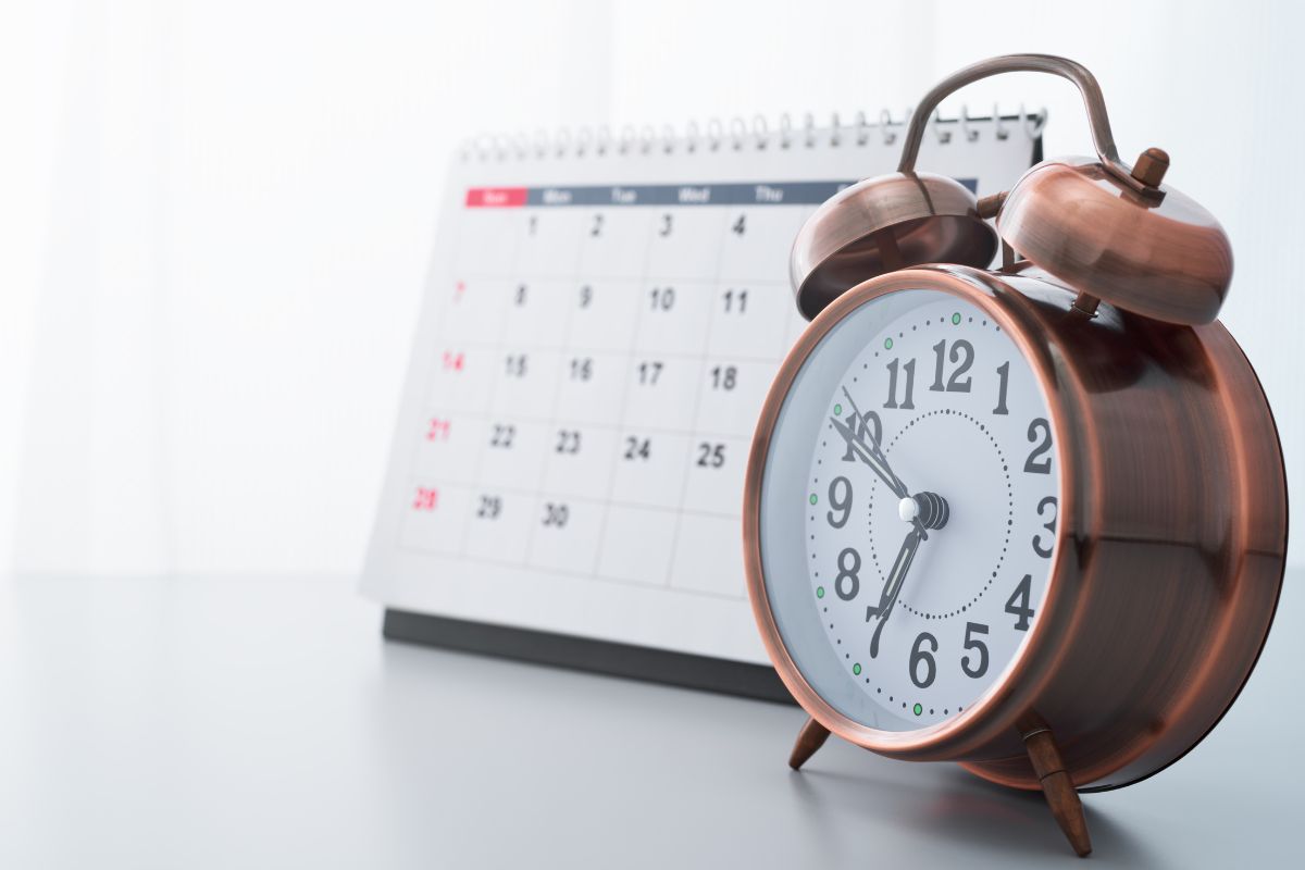 Calendar and clock indicating Medicare Annual Election Period