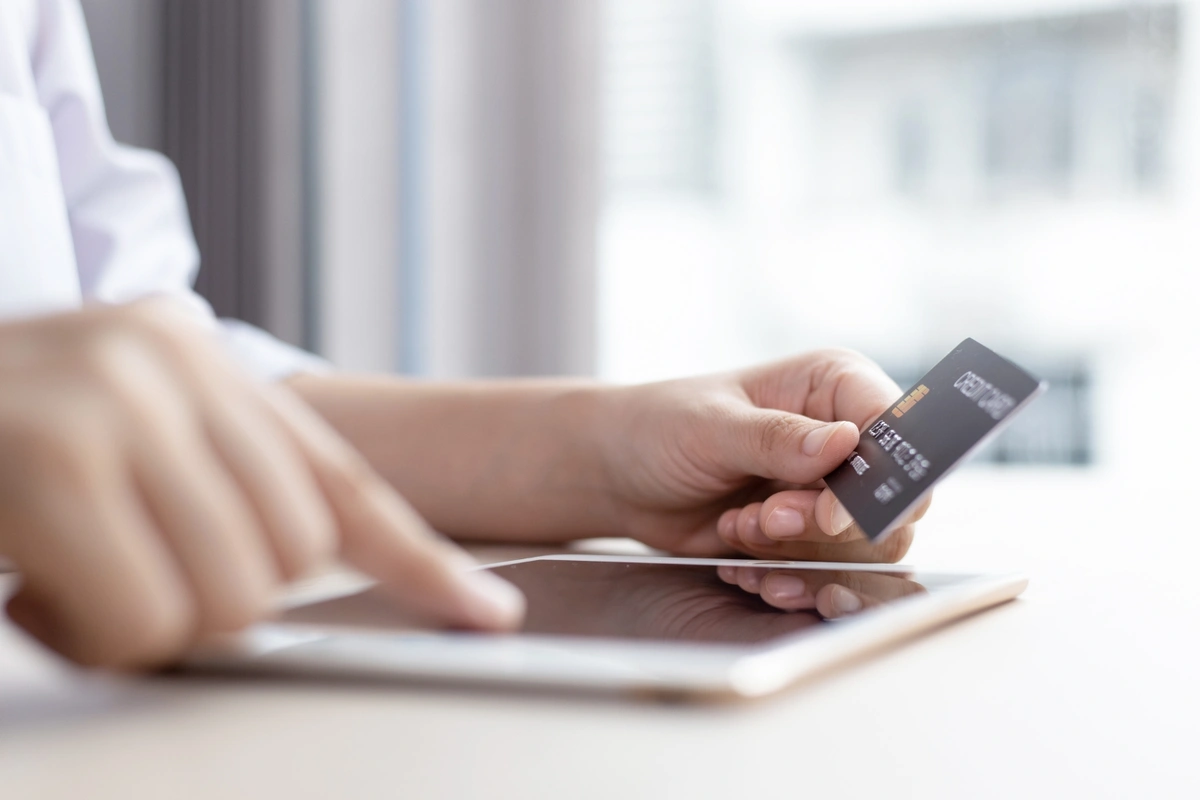 beneficiary paying his Medicare premiums online